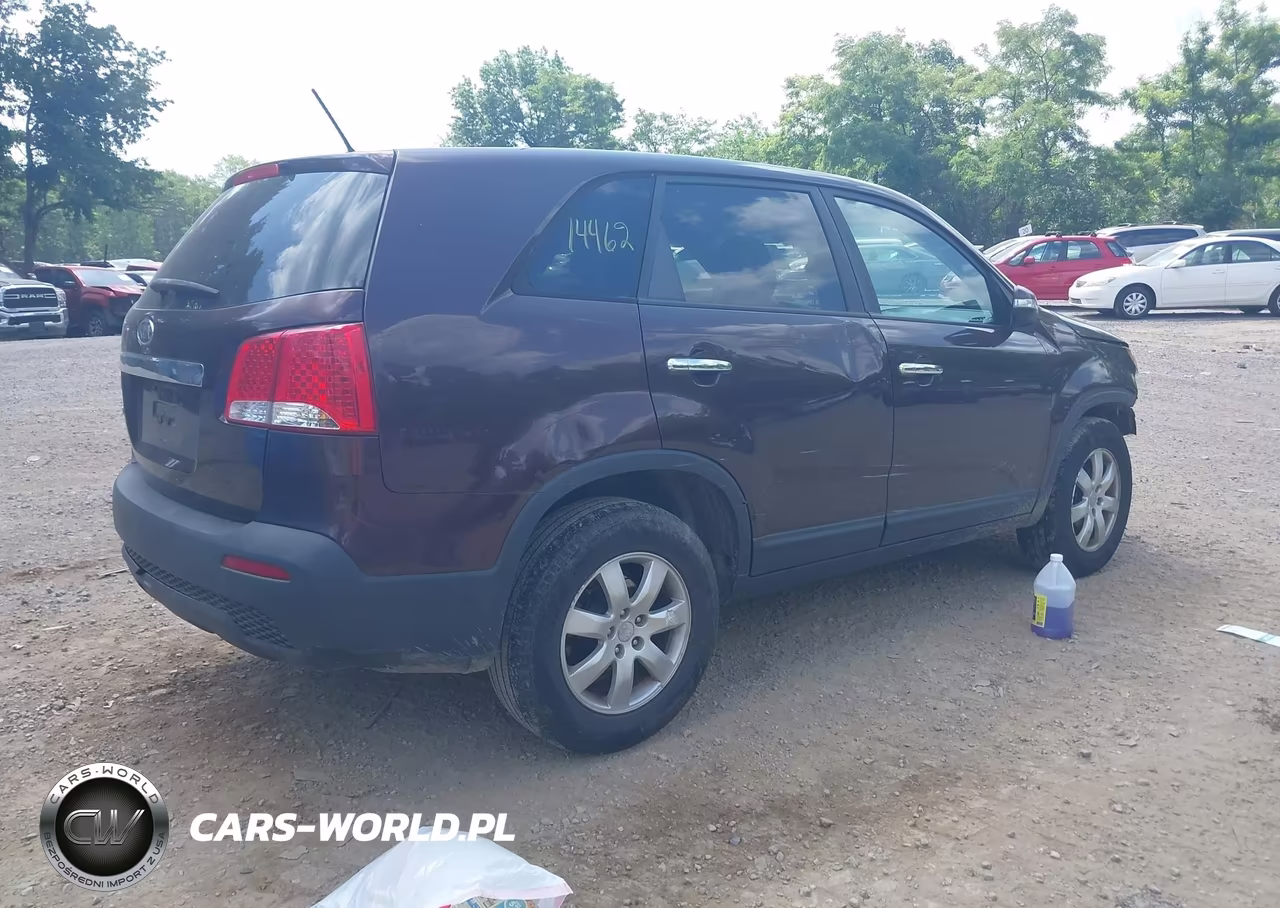 2011 Kia Sorento Lx VIN:5XYKT3A11BG147255 - 4