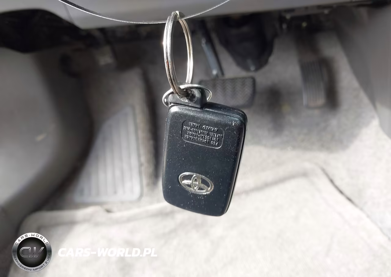 2011 Toyota Prius Two VIN:JTDKN3DU0B5327612 - 11