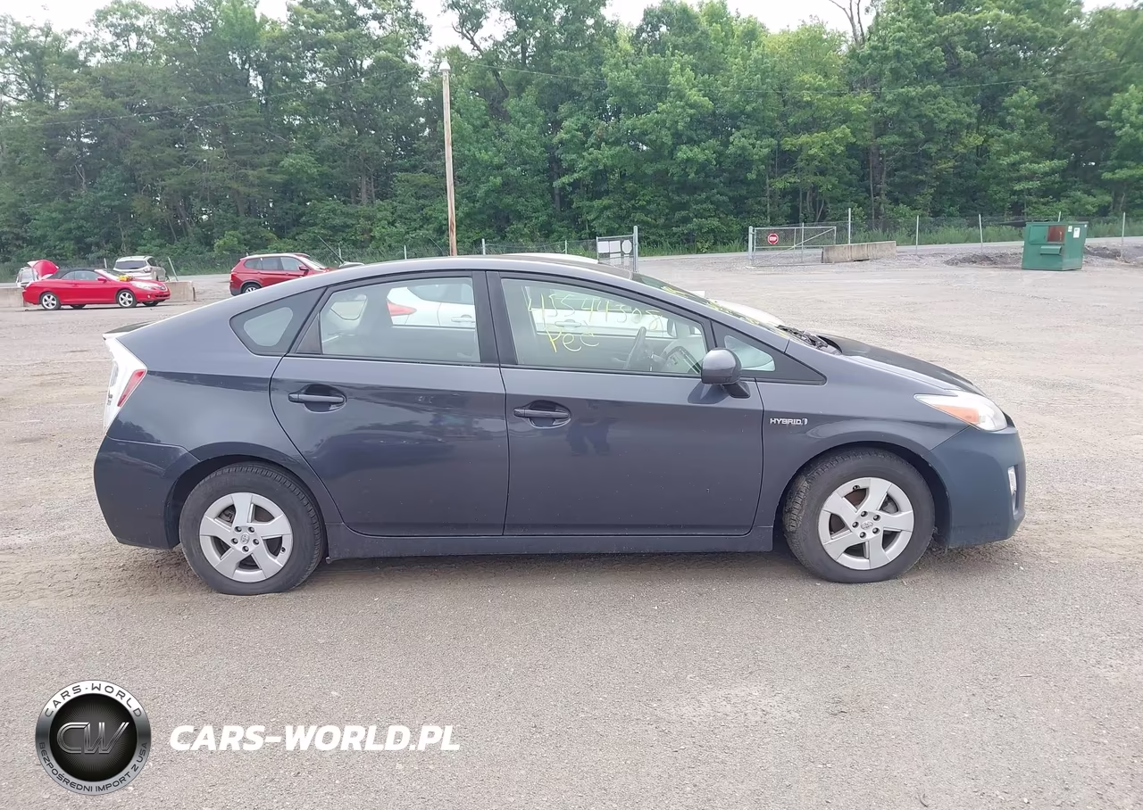 2011 Toyota Prius Two VIN:JTDKN3DU0B5327612 - 13