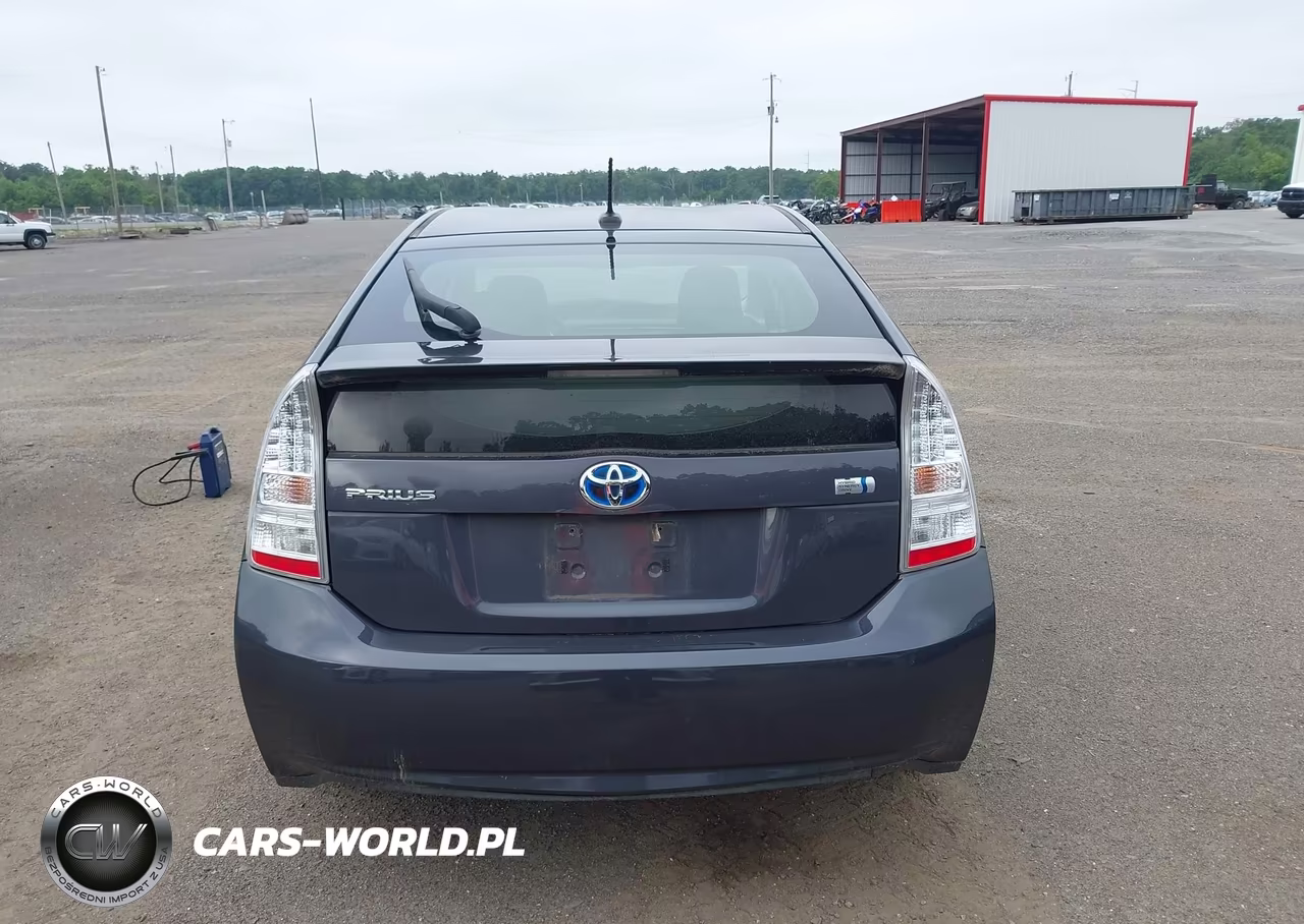 2011 Toyota Prius Two VIN:JTDKN3DU0B5327612 - 16