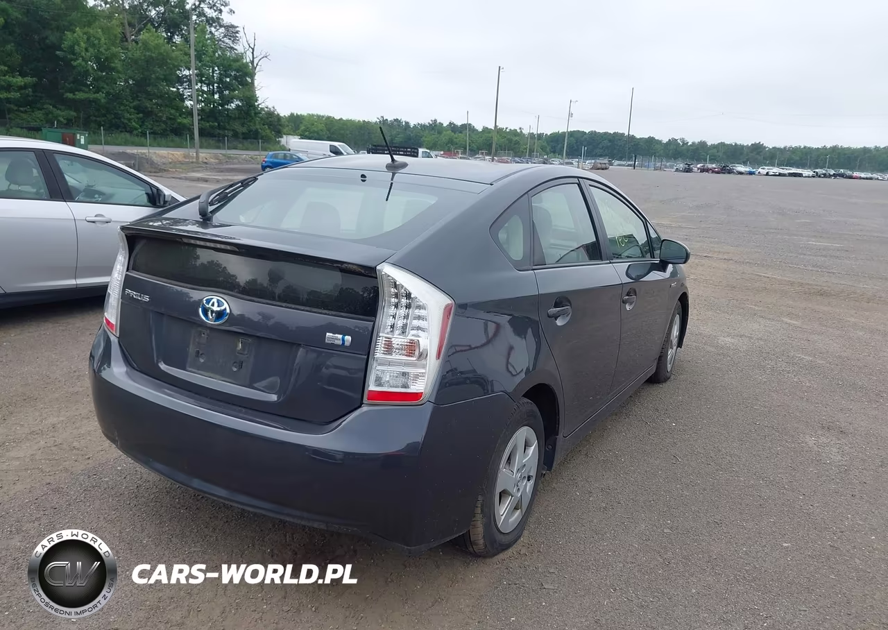 2011 Toyota Prius Two VIN:JTDKN3DU0B5327612 - 4