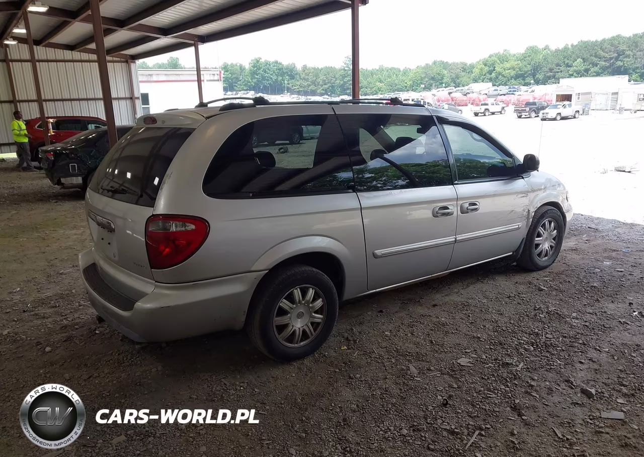 2005 Chrysler Town & Country Touring VIN:2C4GP54L45R157331 - 4