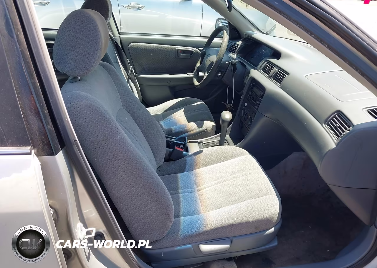 2001 Toyota Camry Le VIN:4T1BG22K41U828251 - 5