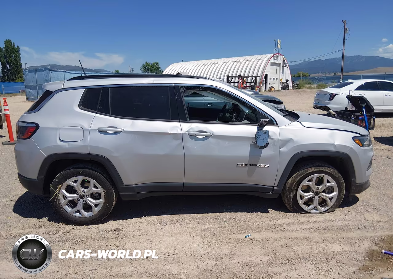 2025 Jeep Compass Latitude 4X4 VIN:3C4NJDBN4ST504074 - 13