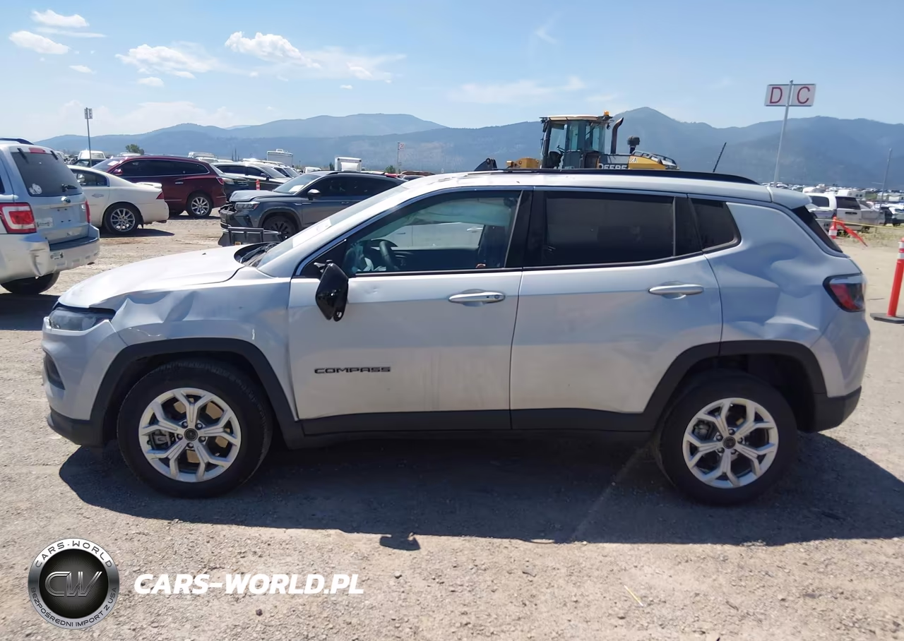 2025 Jeep Compass Latitude 4X4 VIN:3C4NJDBN4ST504074 - 14