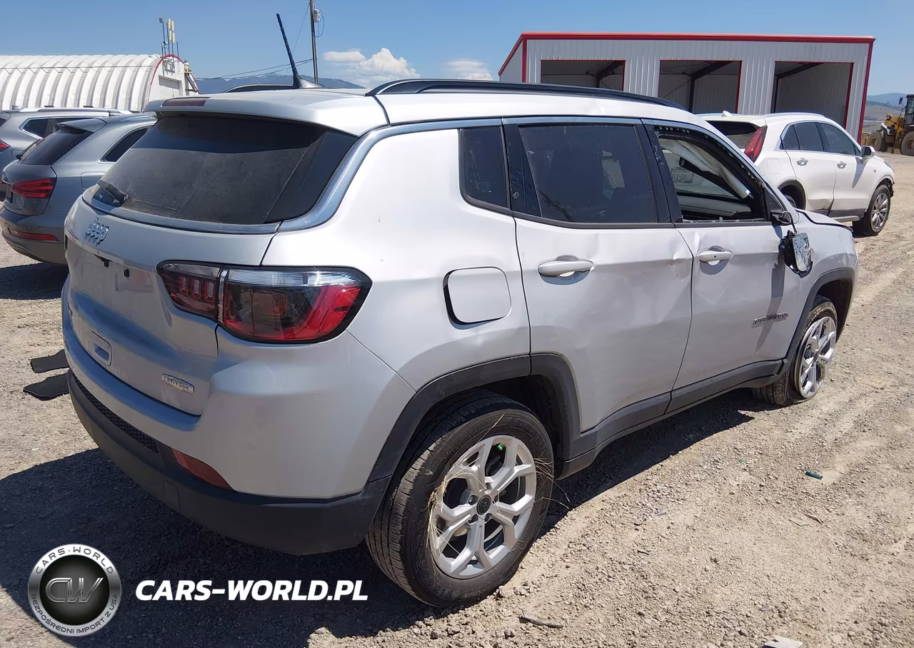 2025 Jeep Compass Latitude 4X4 VIN:3C4NJDBN4ST504074 - 4