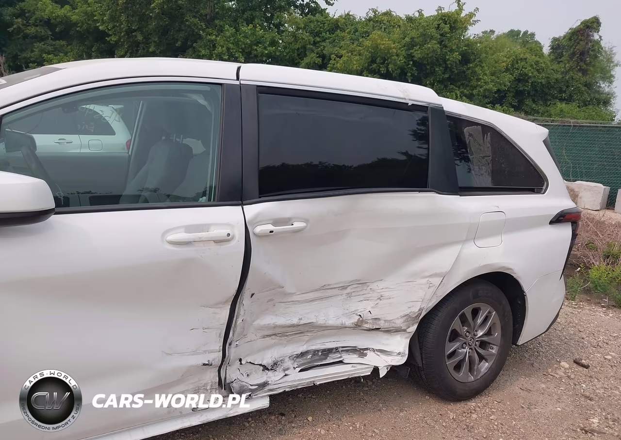 2021 Toyota Sienna Le VIN:5TDKRKEC7MS045811 - 17