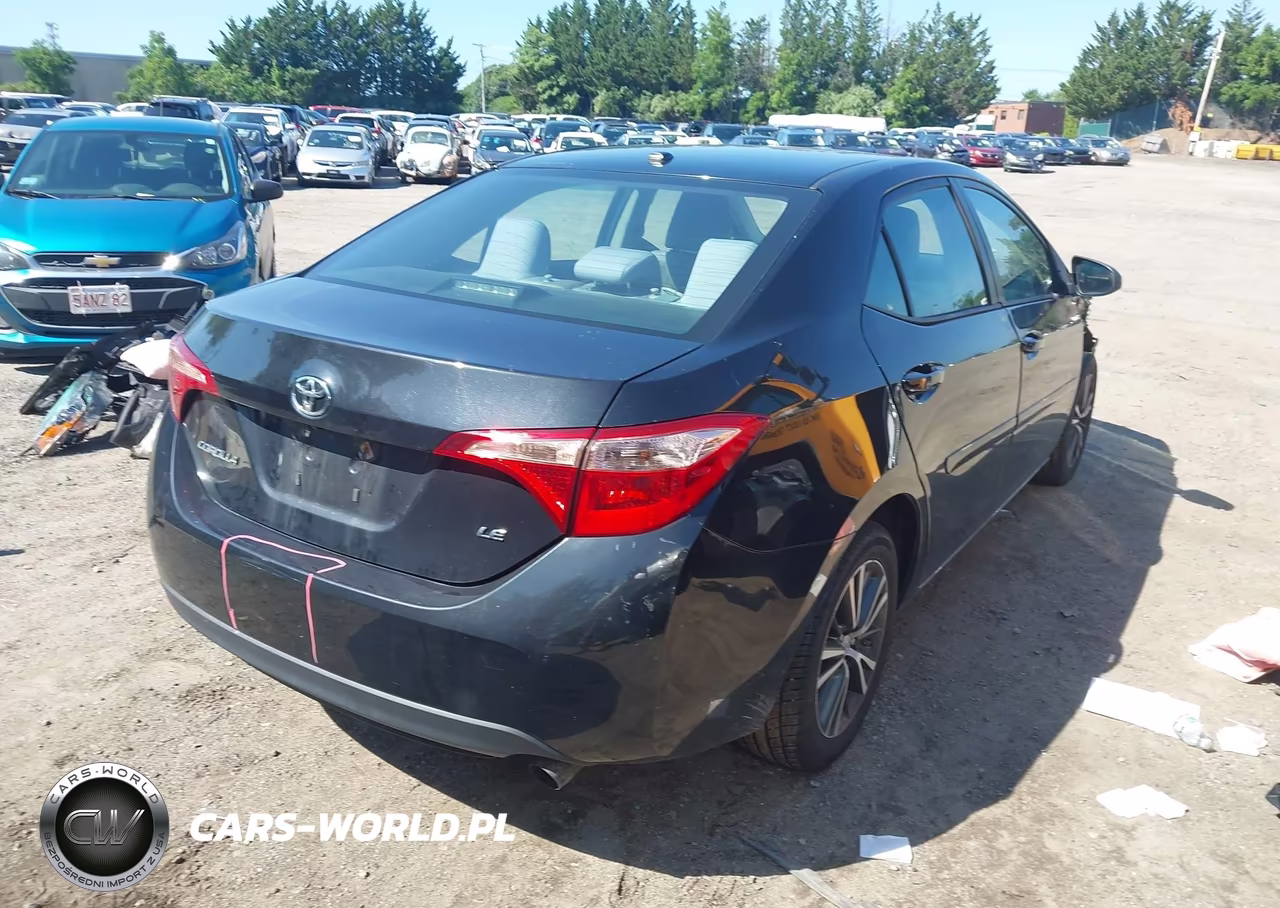 2018 Toyota Corolla Le VIN:2T1BURHE4JC982110 - 4