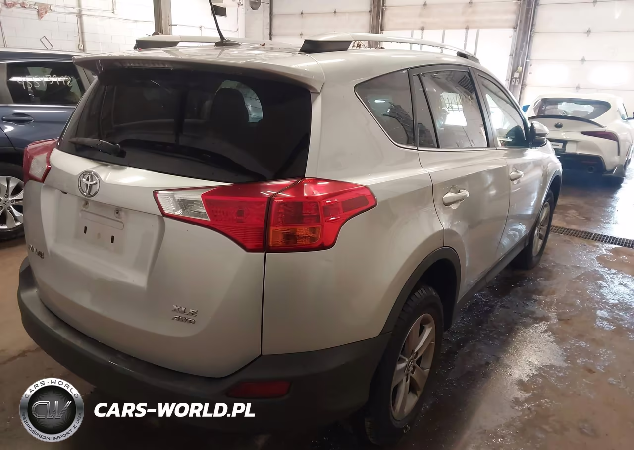 2015 Toyota Rav4 Xle VIN:2T3RFREV1FW241990 - 4