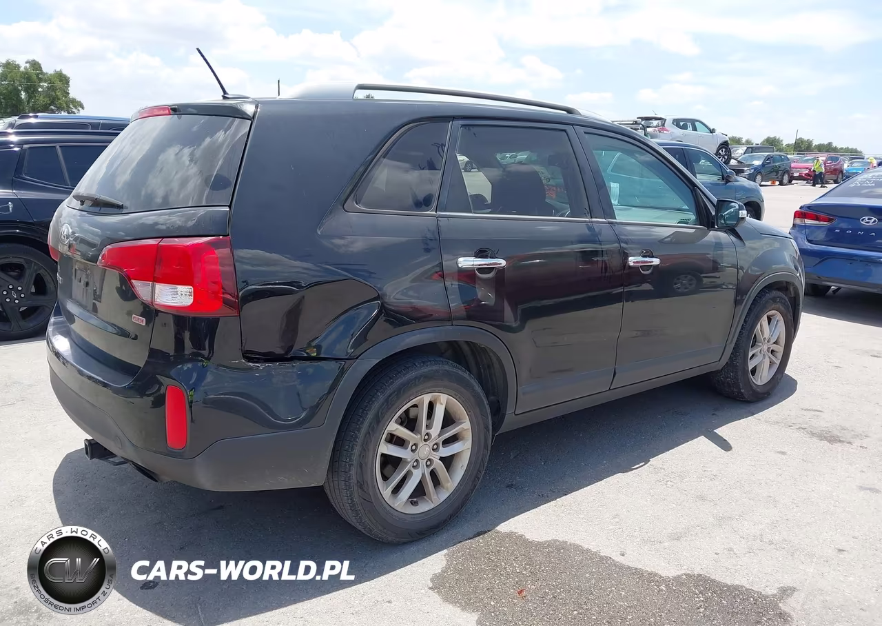 2015 Kia Sorento Lx VIN:5XYKT4A66FG622583 - 4
