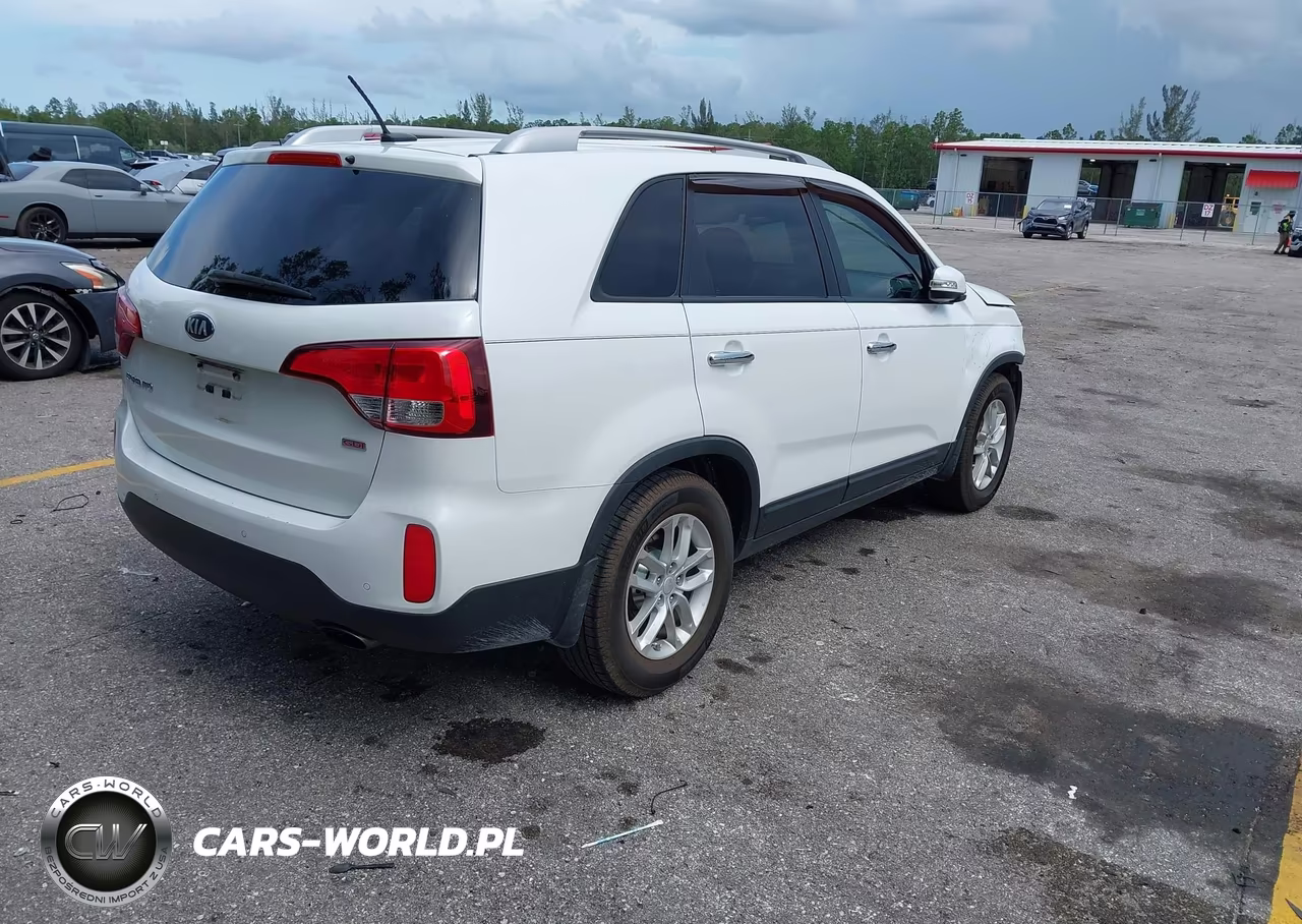 2014 Kia Sorento Lx VIN:5XYKT3A6XEG439728 - 4