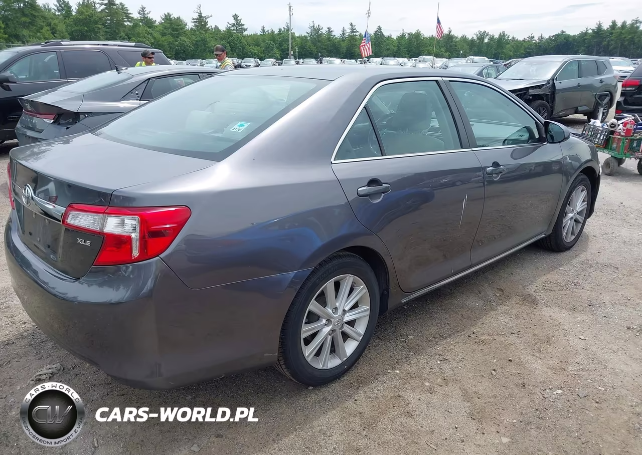 2013 Toyota Camry Xle VIN:4T1BF1FK3DU669945 - 4