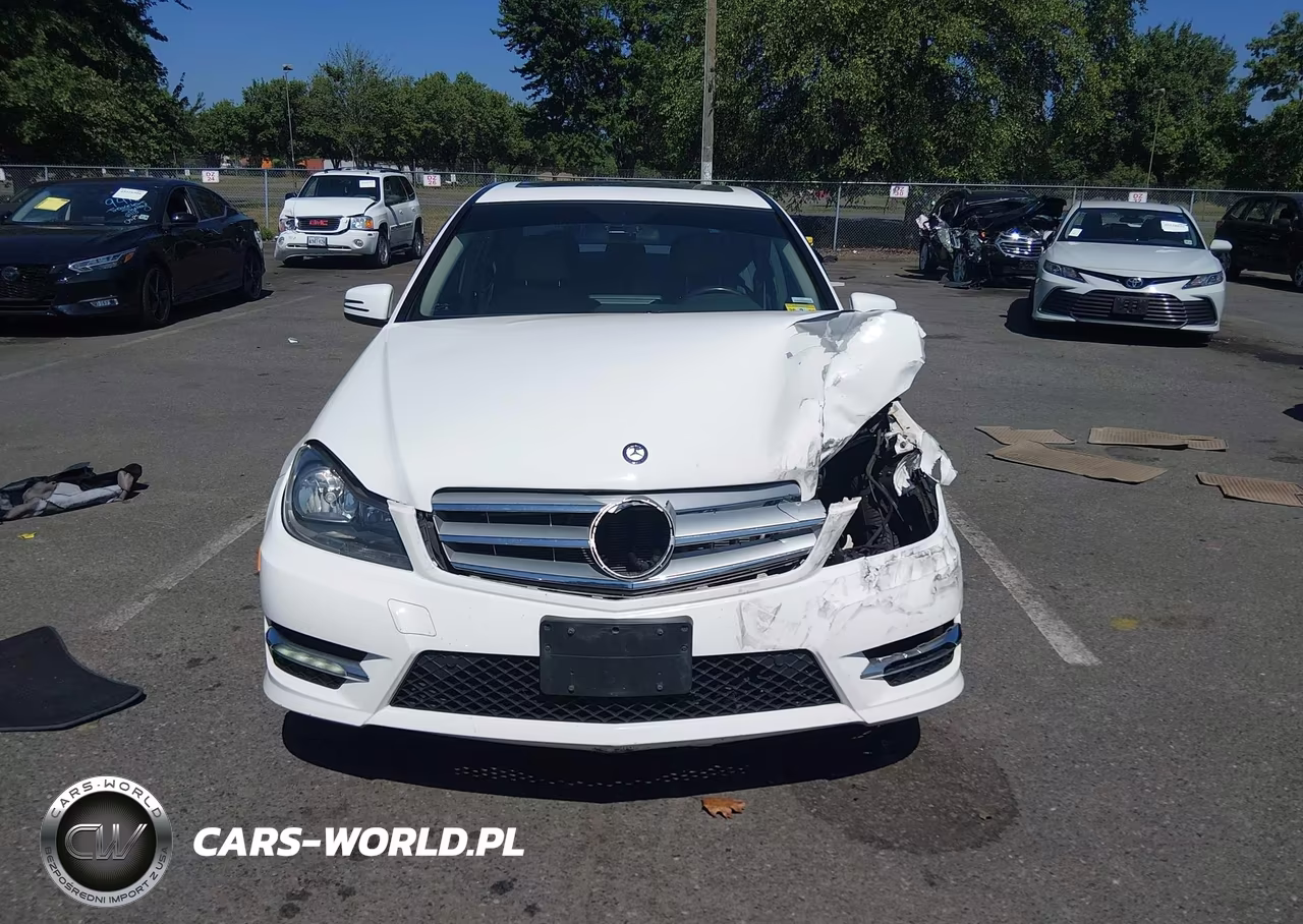 2013 Mercedes-Benz C 300 Sport 4Matic VIN:WDDGF8AB8DA822420 - 13