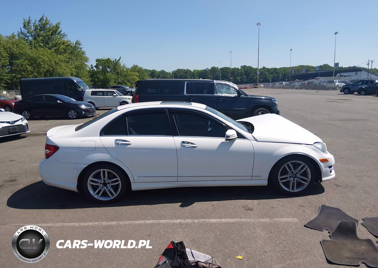 2013 Mercedes-Benz C 300 Sport 4Matic VIN:WDDGF8AB8DA822420 - 14