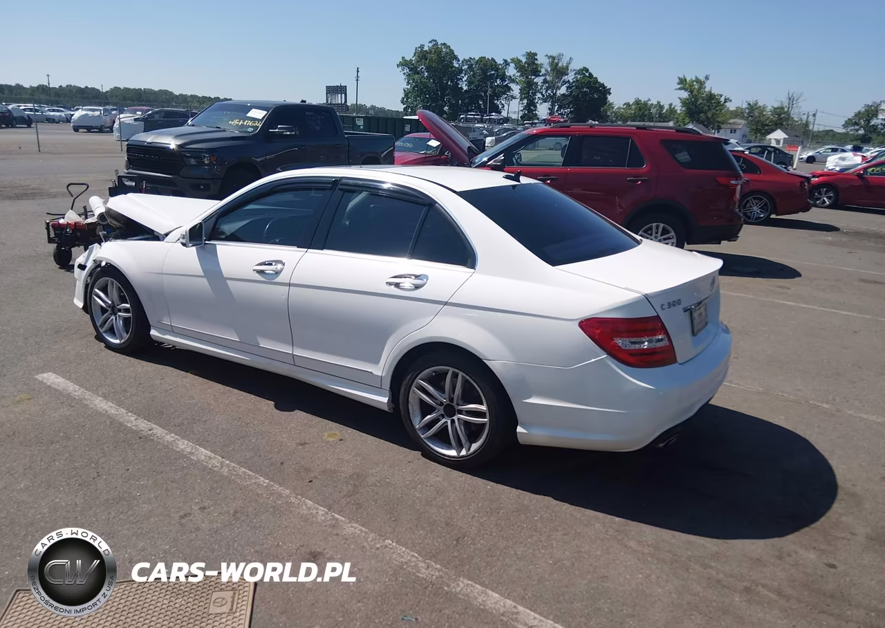 2013 Mercedes-Benz C 300 Sport 4Matic VIN:WDDGF8AB8DA822420 - 3