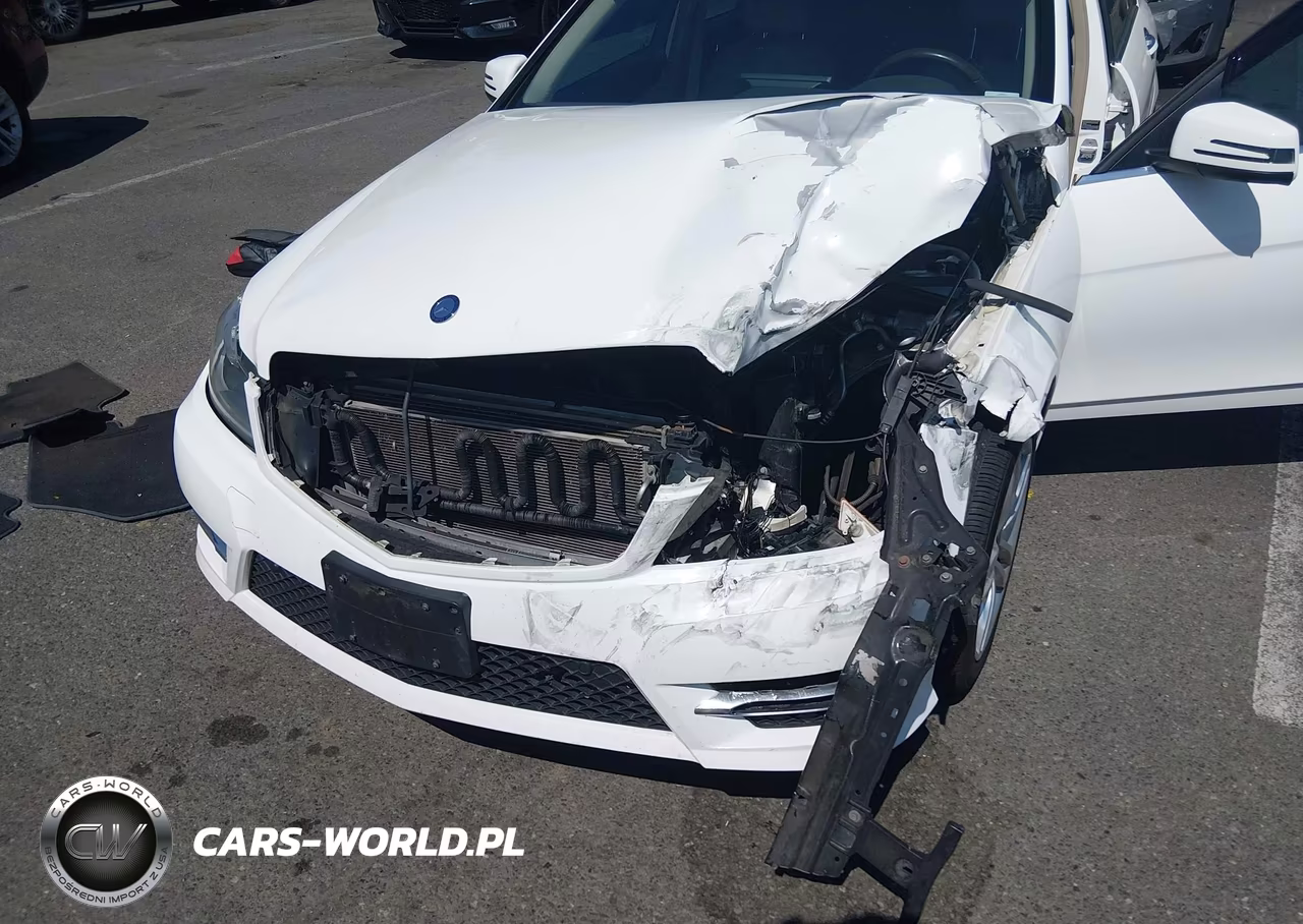 2013 Mercedes-Benz C 300 Sport 4Matic VIN:WDDGF8AB8DA822420 - 6