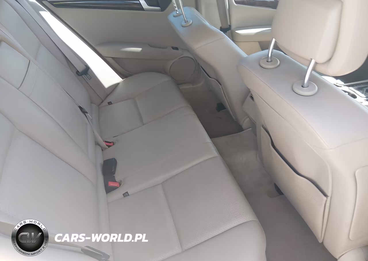 2013 Mercedes-Benz C 300 Sport 4Matic VIN:WDDGF8AB8DA822420 - 8