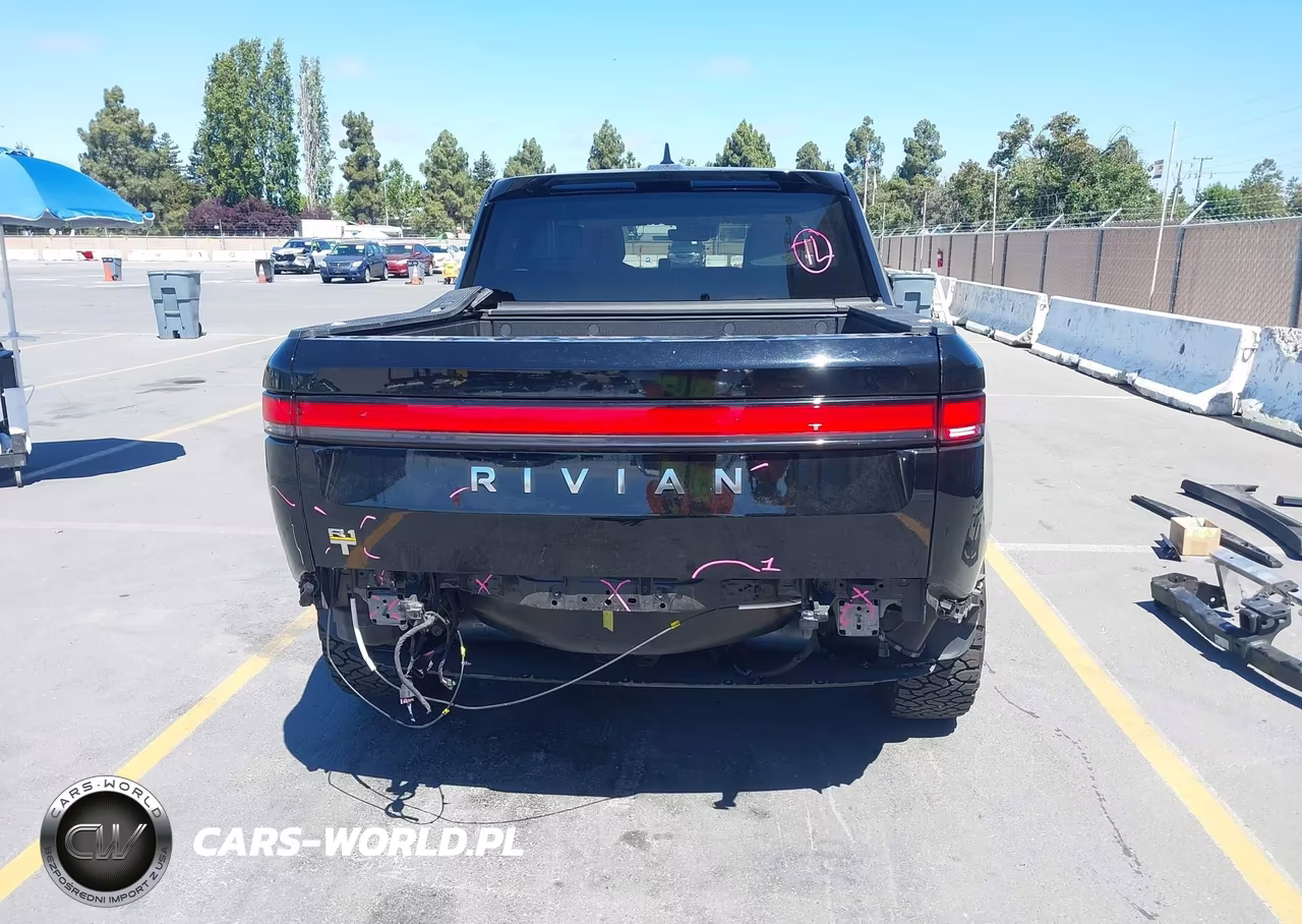 2023 Rivian R1T Adventure Quad Motor Large Pack VIN:7FCTGAAAXPN020981 - 17