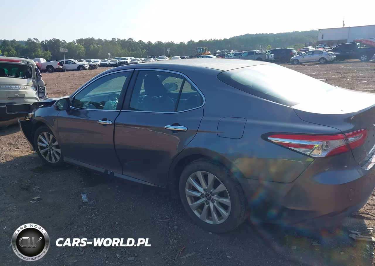 2018 Toyota Camry Le VIN:4T1B11HK5JU018517 - 3