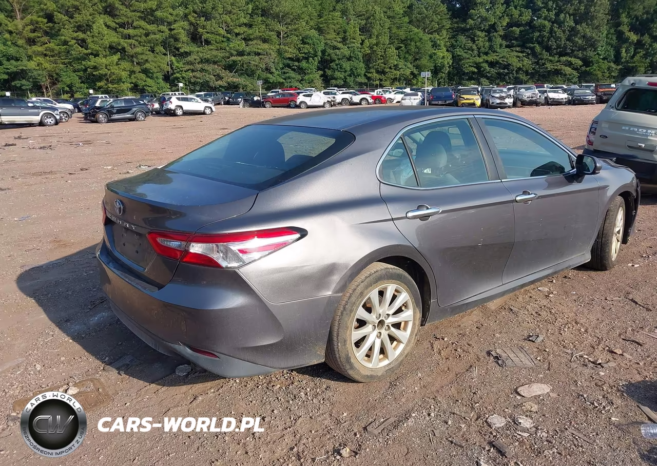 2018 Toyota Camry Le VIN:4T1B11HK5JU018517 - 4