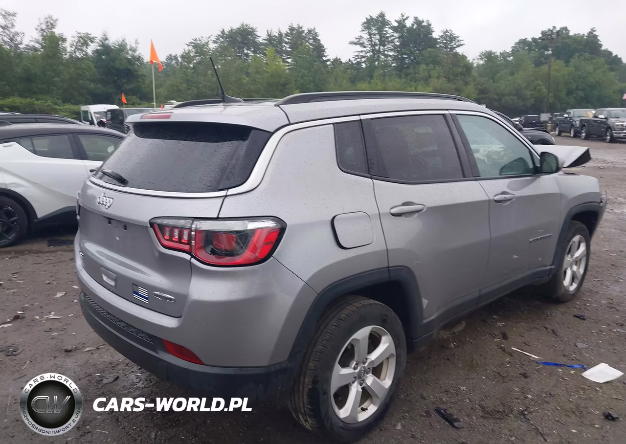 2018 Jeep Compass Latitude 4X4 VIN:3C4NJDBB8JT113420 - 4