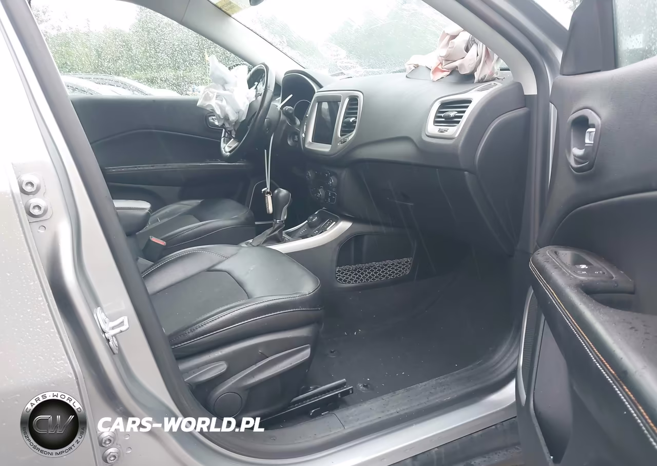 2018 Jeep Compass Latitude 4X4 VIN:3C4NJDBB8JT113420 - 5