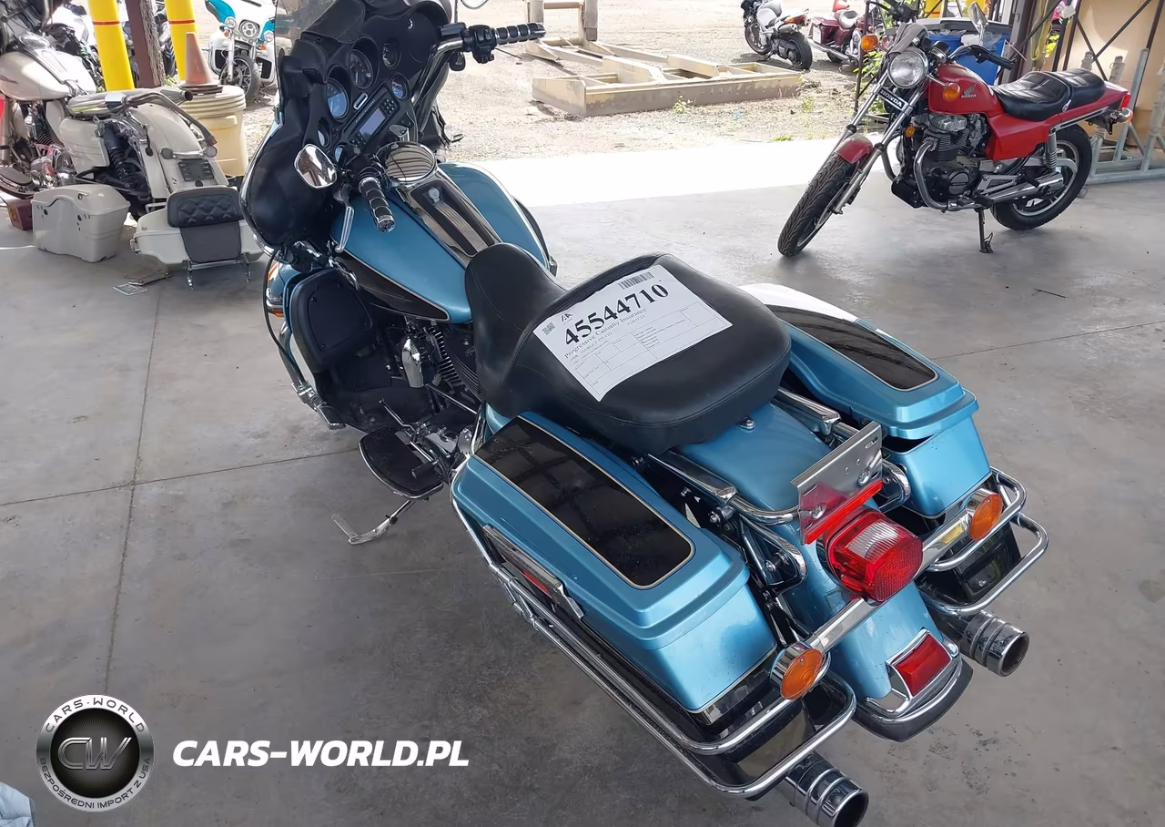 2008 Harley-Davidson Flhtcui VIN:1HD1FC4198Y697266 - 3