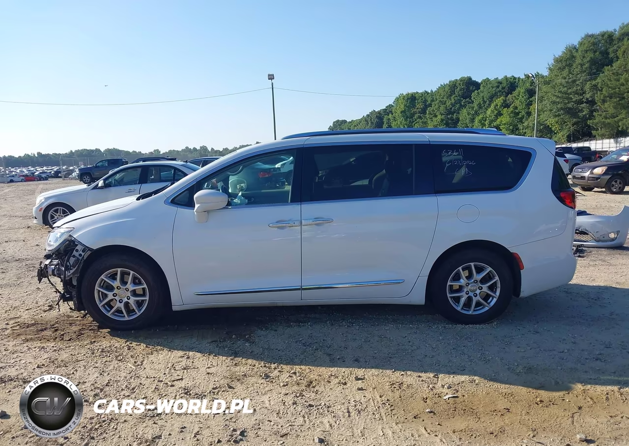2020 Chrysler Pacifica Touring L VIN:2C4RC1BG8LR275494 - 14