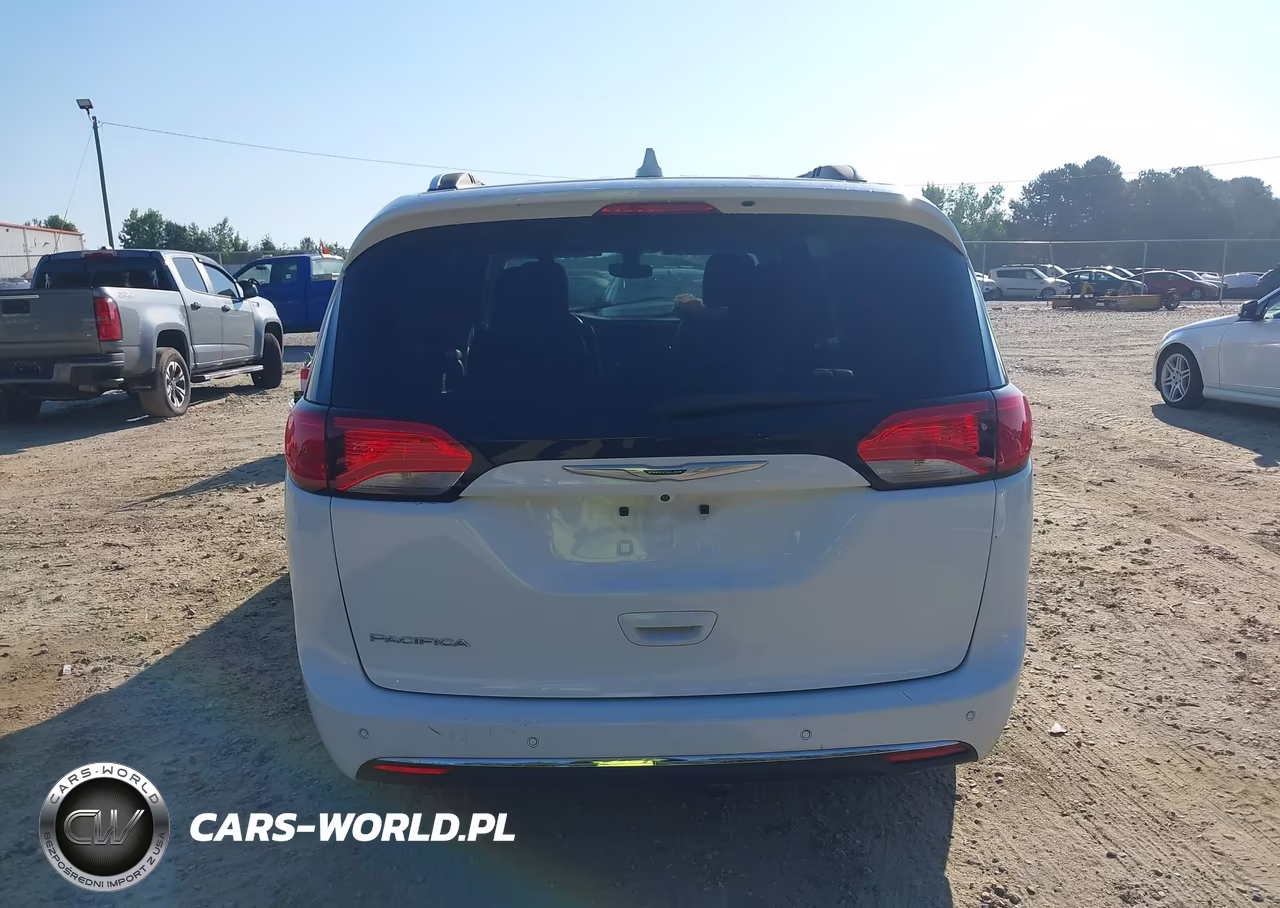 2020 Chrysler Pacifica Touring L VIN:2C4RC1BG8LR275494 - 16