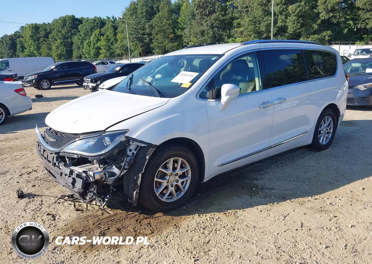 2020 Chrysler Pacifica Touring L VIN:2C4RC1BG8LR275494 - 2