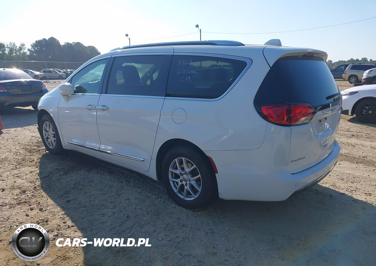 2020 Chrysler Pacifica Touring L VIN:2C4RC1BG8LR275494 - 3