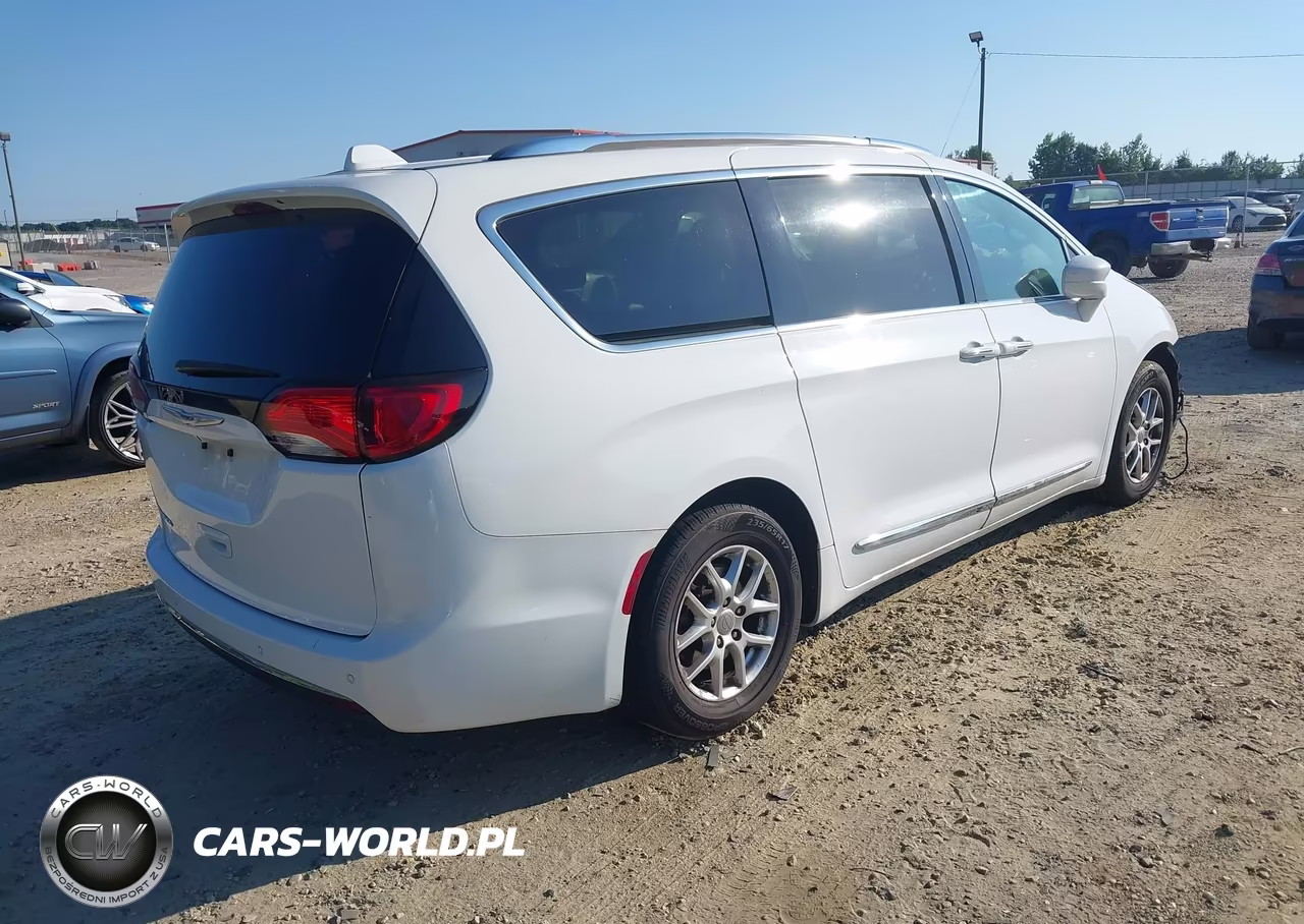 2020 Chrysler Pacifica Touring L VIN:2C4RC1BG8LR275494 - 4