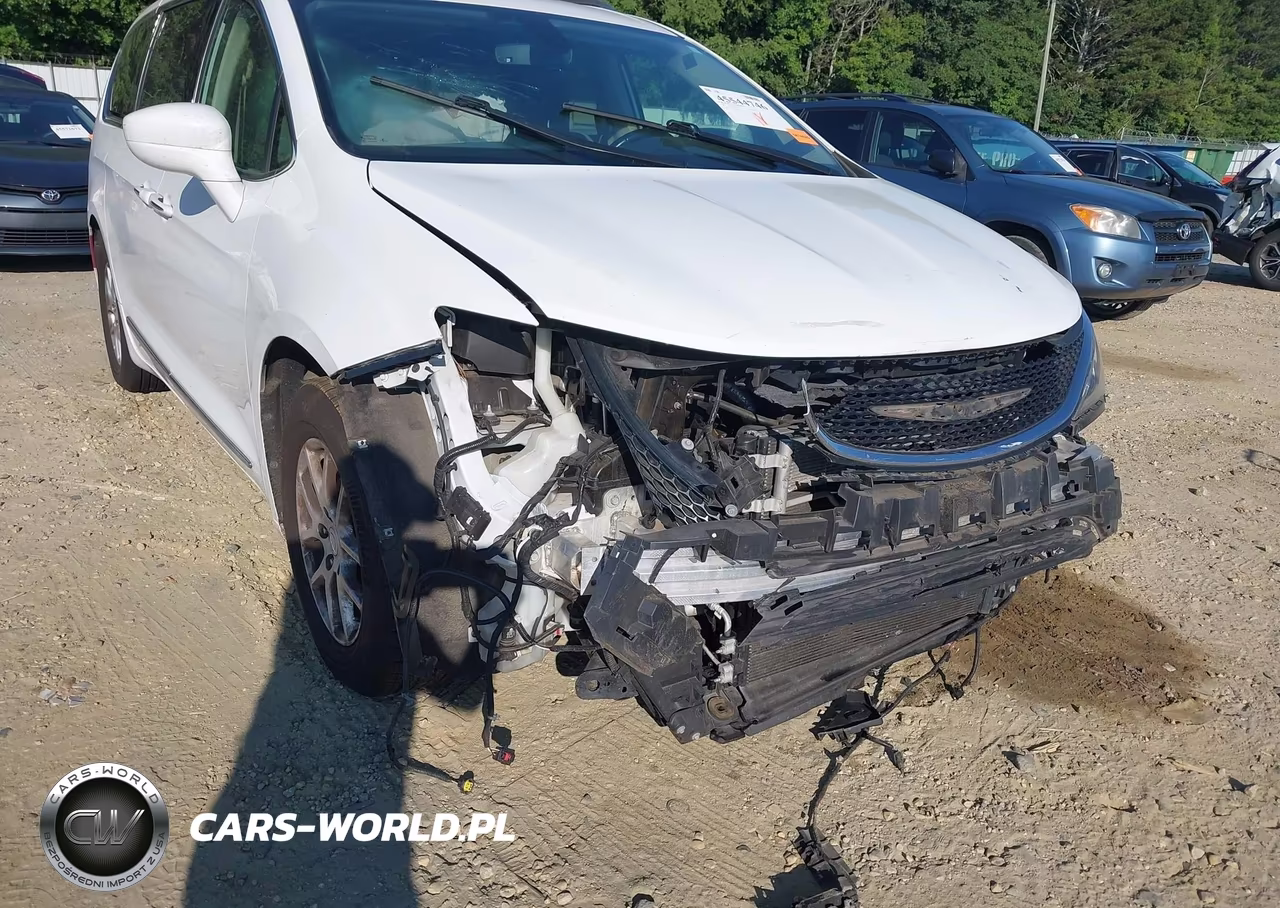 2020 Chrysler Pacifica Touring L VIN:2C4RC1BG8LR275494 - 6