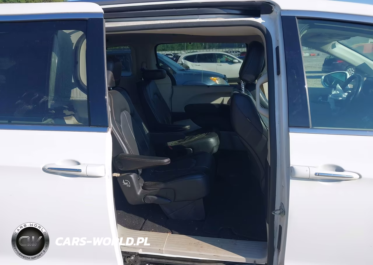 2020 Chrysler Pacifica Touring L VIN:2C4RC1BG8LR275494 - 8