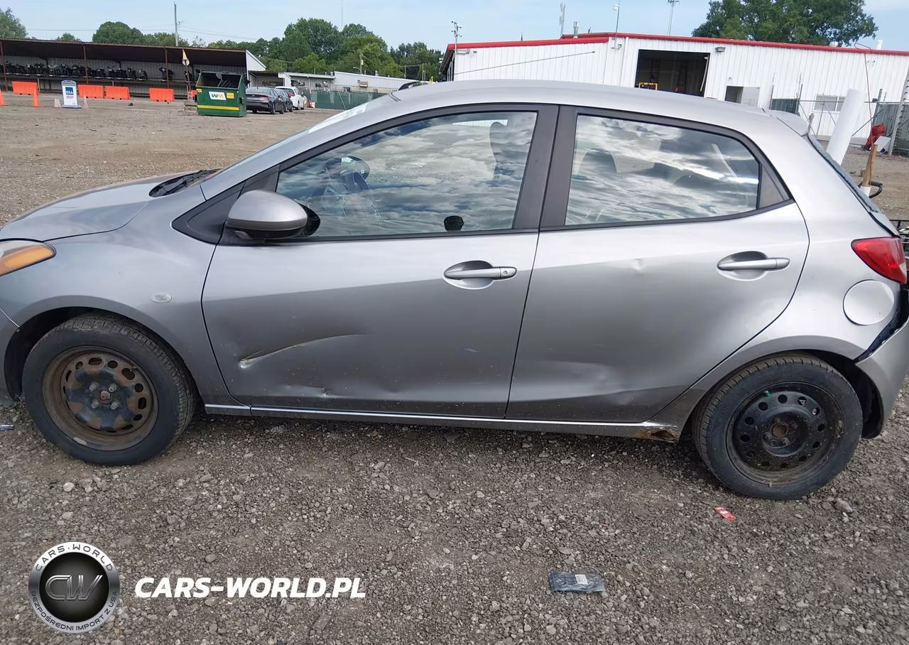 2011 Mazda Mazda2 Sport VIN:JM1DE1HY6B0107740 - 14