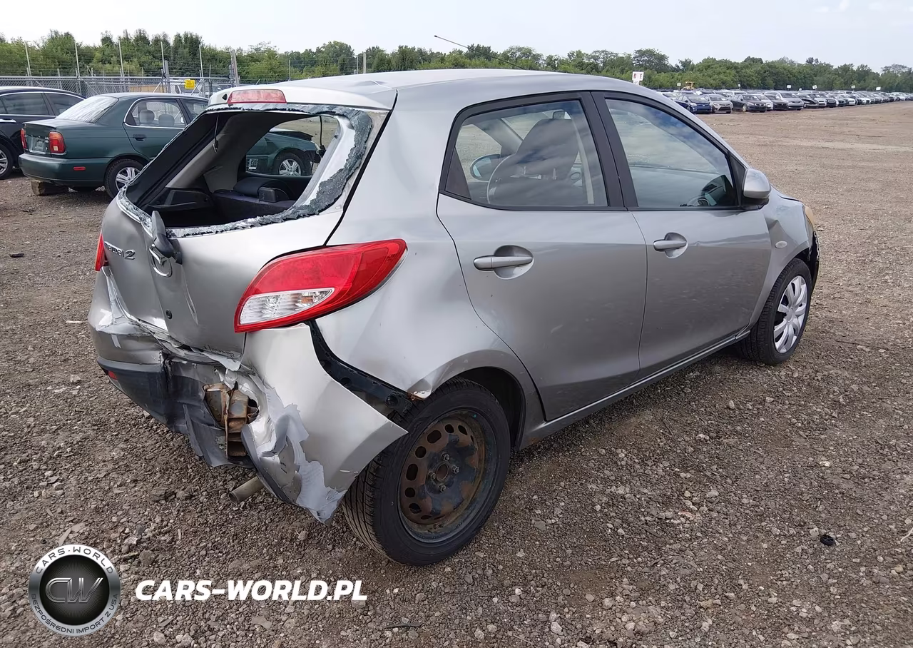 2011 Mazda Mazda2 Sport VIN:JM1DE1HY6B0107740 - 4