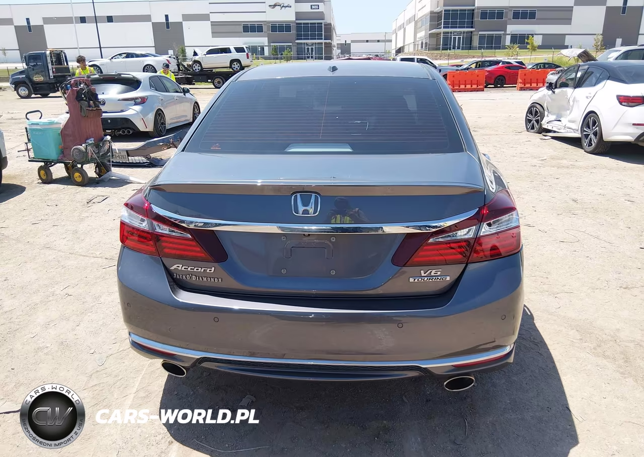 2017 Honda Accord Touring V6 VIN:1HGCR3F90HA039365 - 16