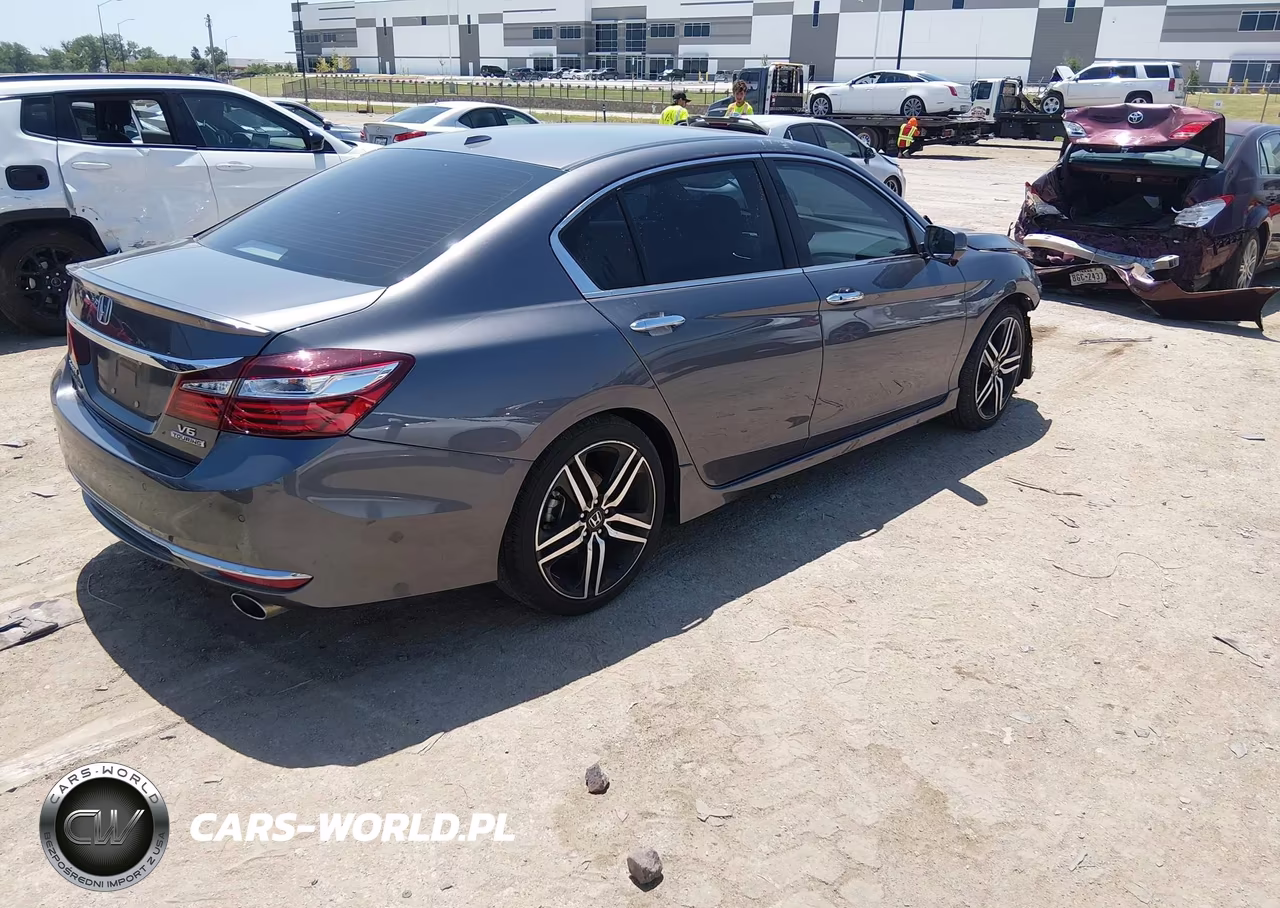 2017 Honda Accord Touring V6 VIN:1HGCR3F90HA039365 - 4