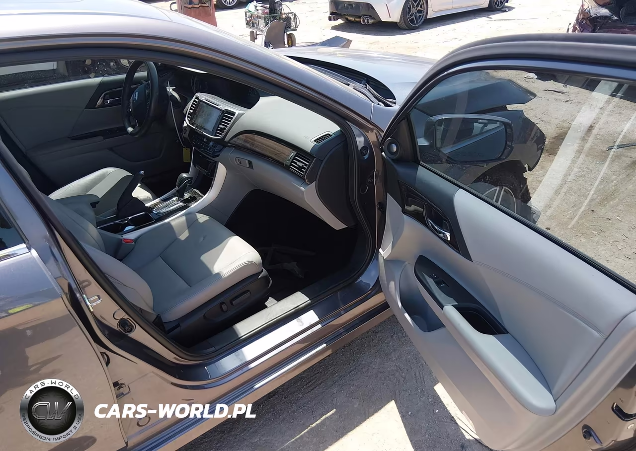 2017 Honda Accord Touring V6 VIN:1HGCR3F90HA039365 - 5