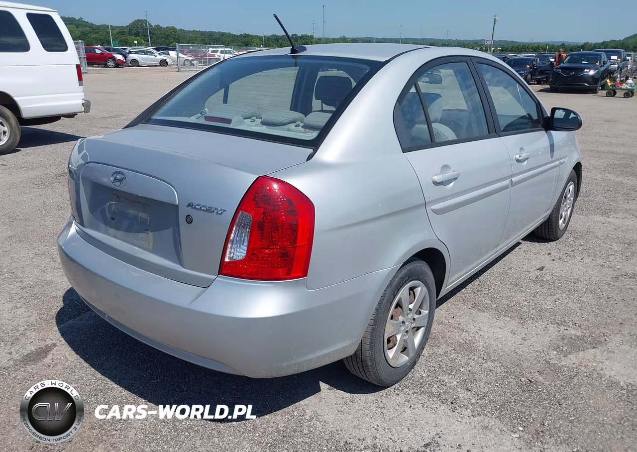 2009 Hyundai Accent Gls VIN:KMHCN46CX9U296881 - 4