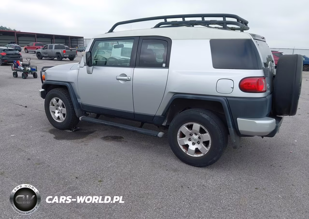 2008 Toyota Fj Cruiser VIN:JTEBU11F28K015570 - 3
