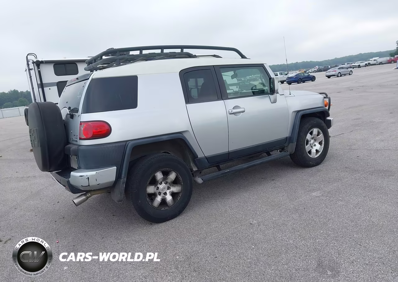 2008 Toyota Fj Cruiser VIN:JTEBU11F28K015570 - 4