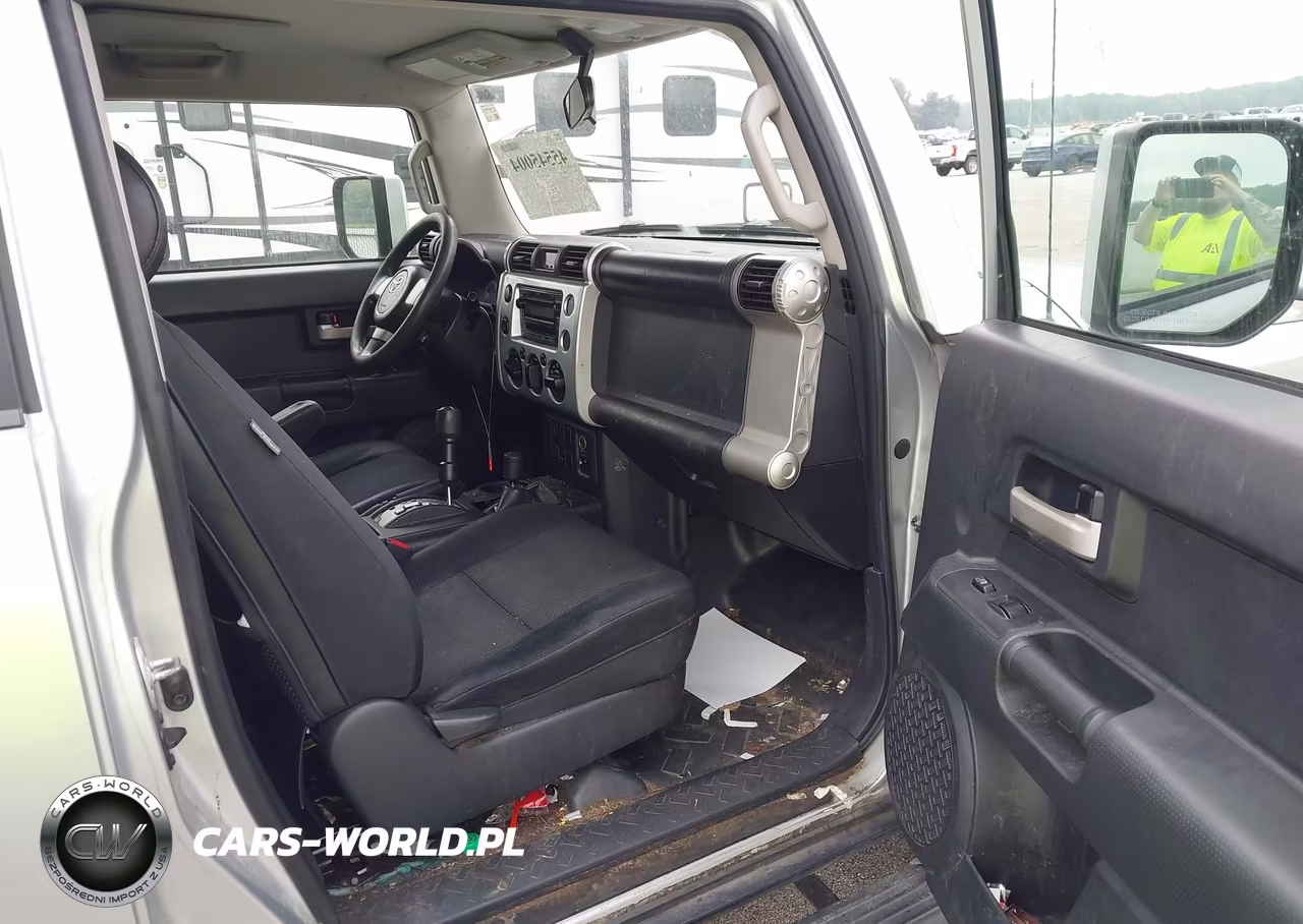 2008 Toyota Fj Cruiser VIN:JTEBU11F28K015570 - 5