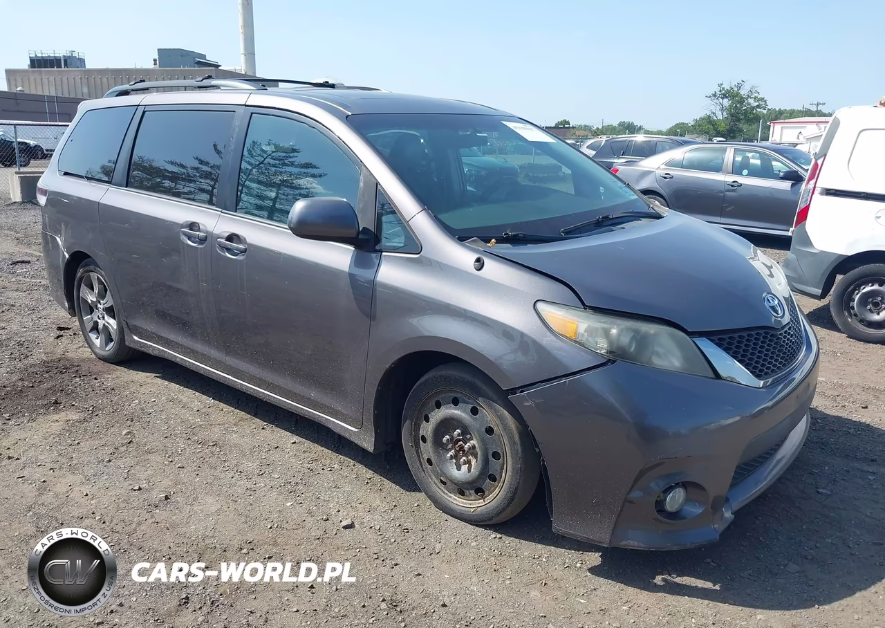 2011 Toyota Sienna Se – zdjęcie 1 z 18