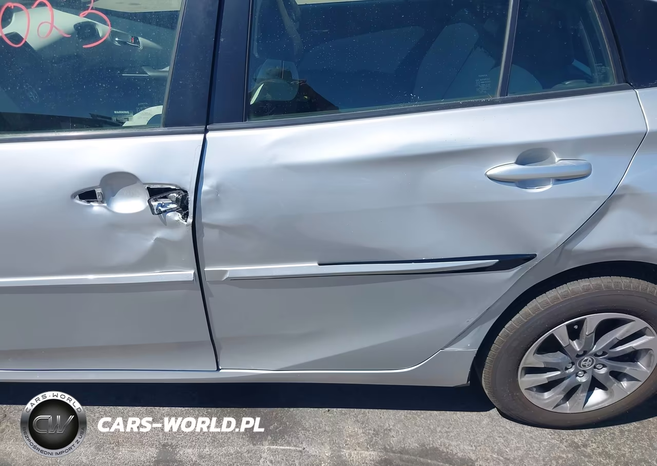 2020 Toyota Prius Xle VIN:JTDKARFU4L3122562 - 13