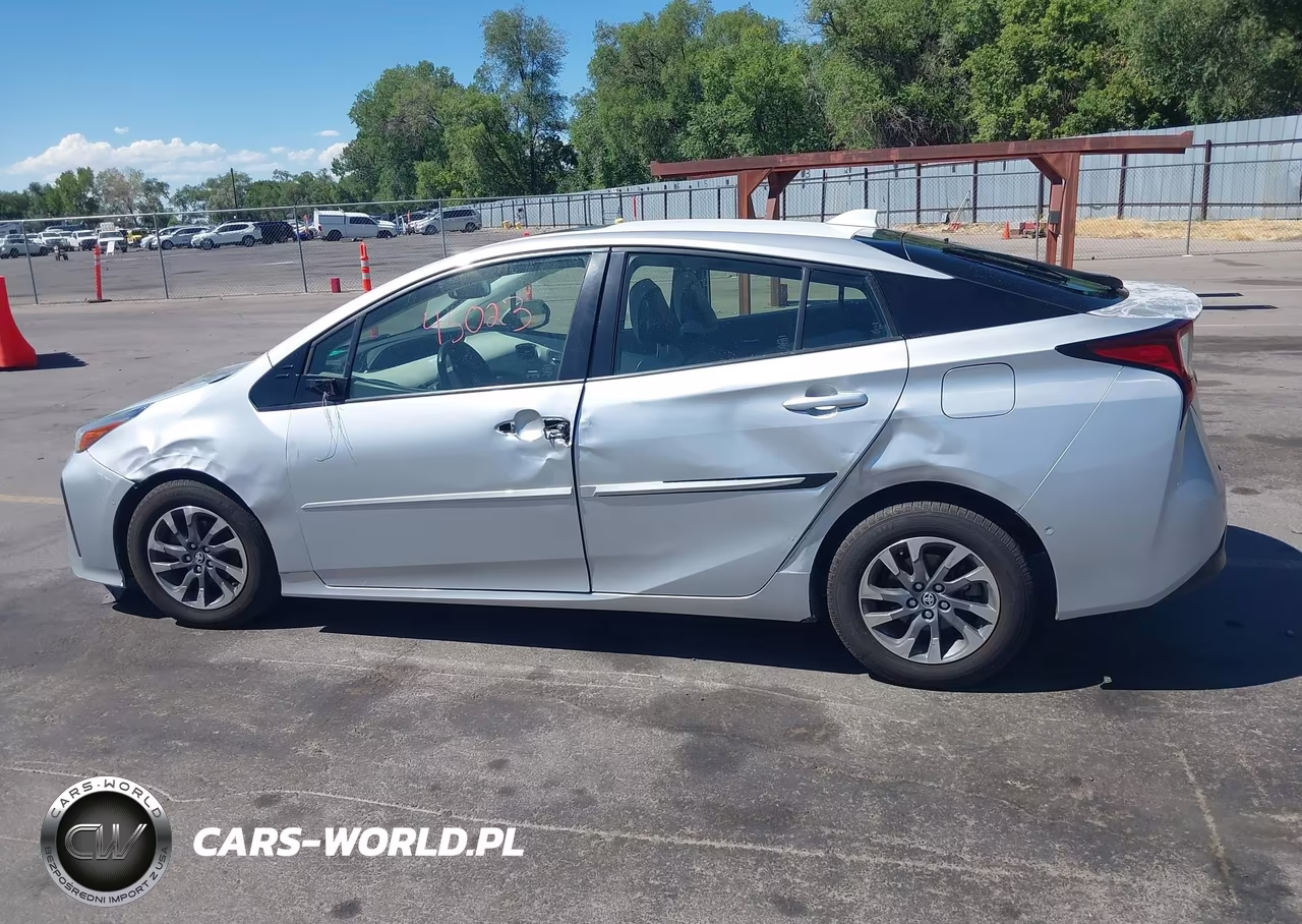 2020 Toyota Prius Xle VIN:JTDKARFU4L3122562 - 16