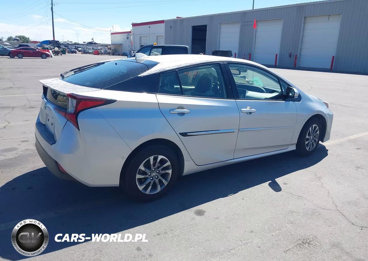 2020 Toyota Prius Xle VIN:JTDKARFU4L3122562 - 4