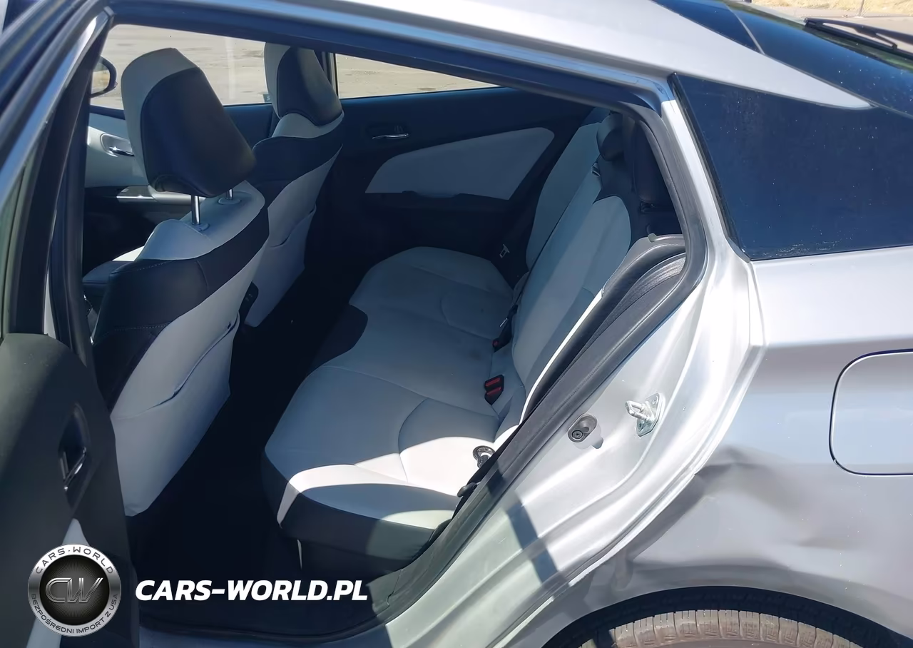 2020 Toyota Prius Xle VIN:JTDKARFU4L3122562 - 8