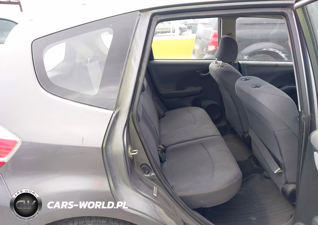 2013 Honda Fit VIN:JHMGE8H3XDC067530 - 3