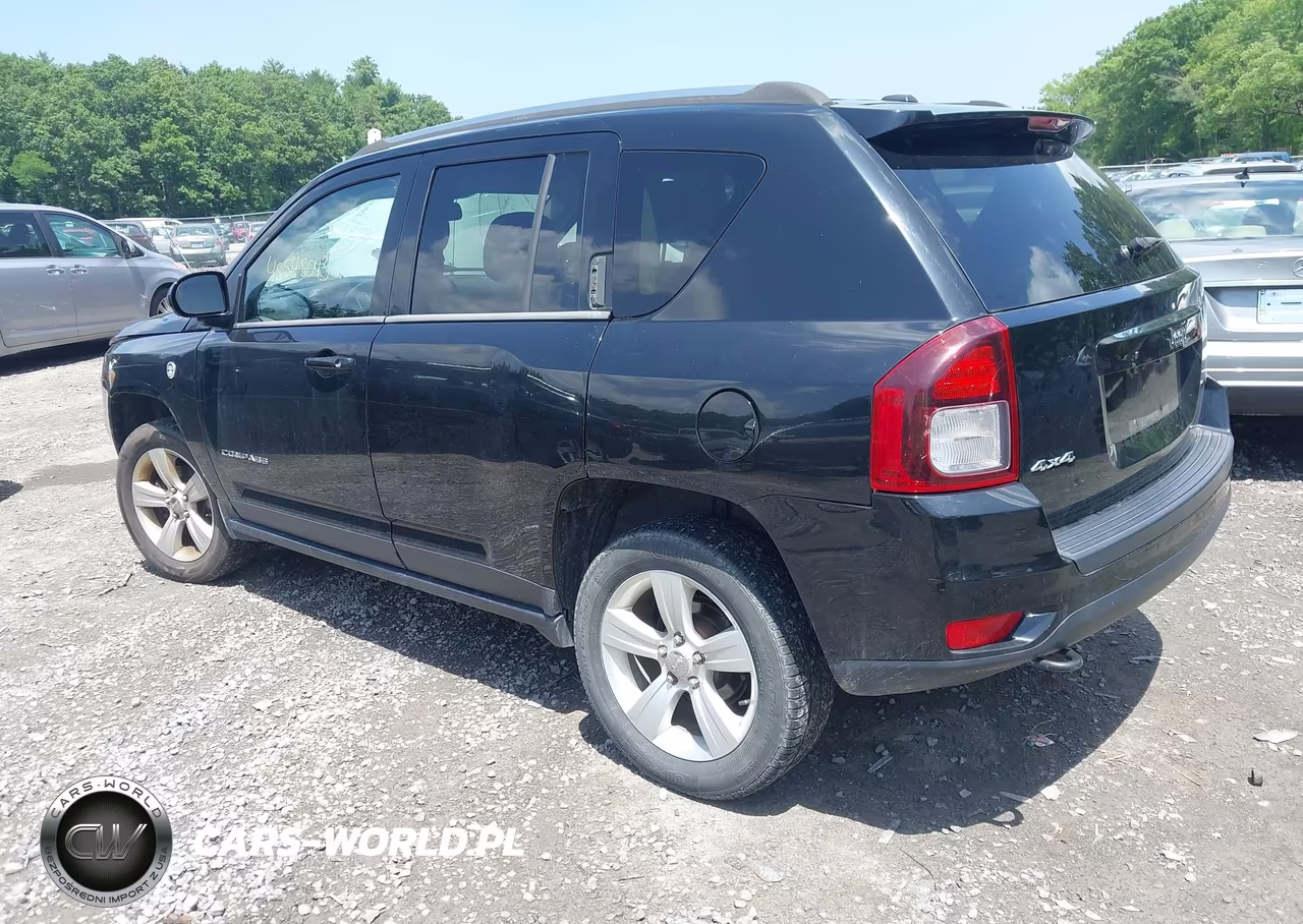 2014 Jeep Compass Latitude VIN:1C4NJDEBXED546292 - 3